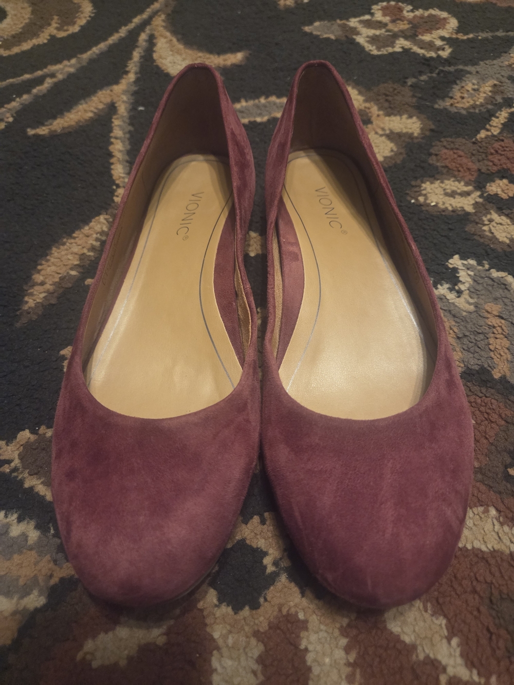 Vionic Women's Burgundy Suede Flats